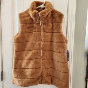 Crown & Ivy NWT Faux Fur Zip Front Vest - Size Small